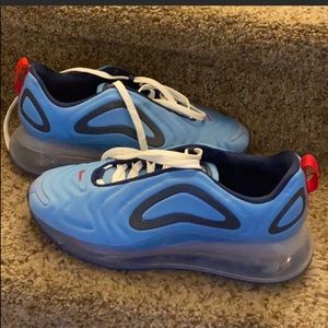 Women’s 9.5 Nike Air Max 720